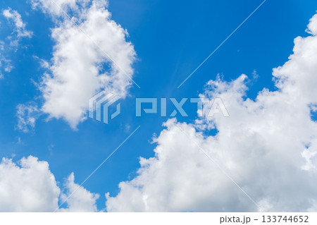 秋の空　夏の気配を残す青空と雲32 133744652