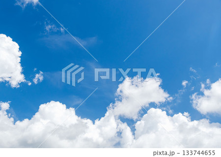 秋の空　夏の気配を残す青空と雲35 133744655
