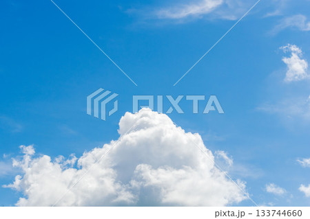 秋の空 夏の気配を残す青空と雲40 秋の空 夏の気配を残す青空と雲40 133744660