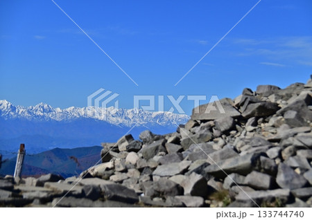 美ヶ原高原の牛伏山から眺める冠雪の北アルプス連邦 133744740