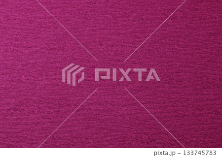 鮮やかな赤紫（マゼンタ）の和紙テクスチャ 133745783