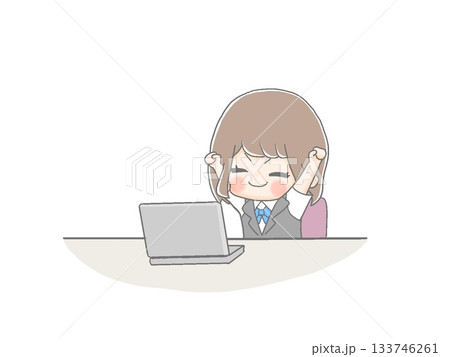 パソコンの前で伸びをする女性会社員 パソコンの前で伸びをする女性会社員 133746261