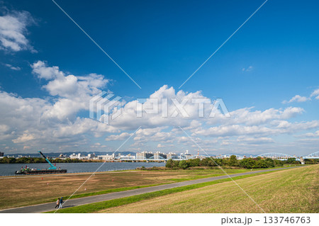 淀川河川公園毛馬地区　堤防上からの景観　大阪市 133746763