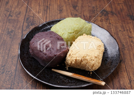 三色おはぎ 133746887