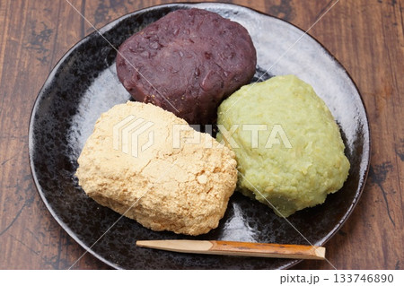 三色おはぎ 133746890