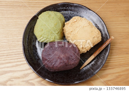 三色おはぎ 133746895