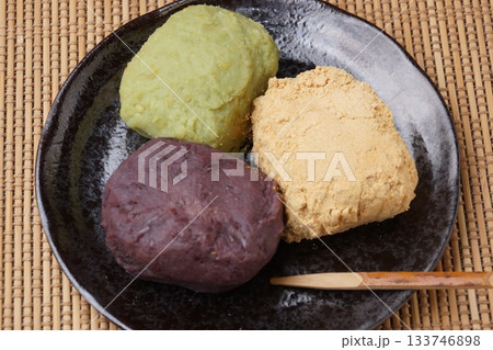 三色おはぎ 133746898