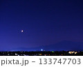 西空で地球照の三日月 133747703