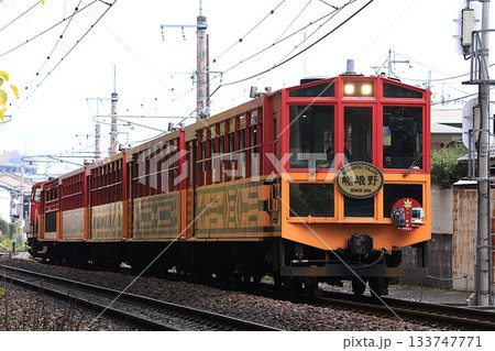 【嵯峨野観光鉄道】SK200形＋SK100形＋SK300形＋DE10形（嵯峨野観光線） 133747771