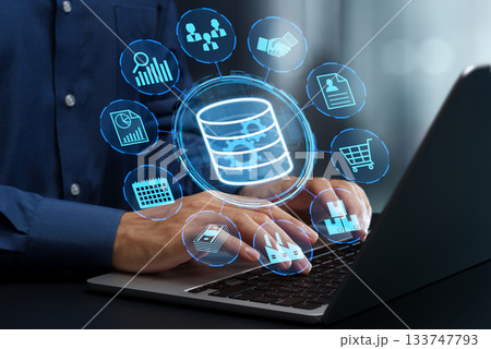 ERPエンタープライズリソースプランニングシステム。データインテグレーションとビジネスプロセスのオー 133747793
