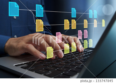 ソースコードとドキュメントのバージョン管理。改訂履歴と変更の追跡。ノートパソコンを使ってファイルを編 ソースコードとドキュメントのバージョン管理。改訂履歴と変更の追跡。ノートパソコンを使ってファイルを編 133747845