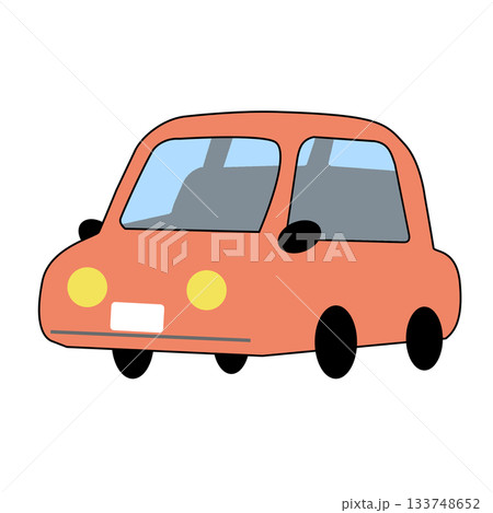 丸いフォルムでおもちゃのような赤い車 133748652