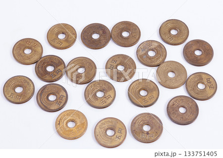 5円玉硬貨 133751405