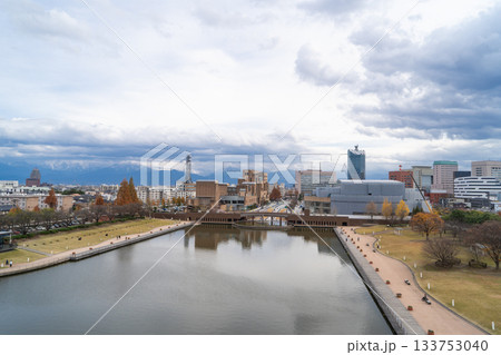 天文橋展望台から見た景色（富岩運河環水公園） 133753040
