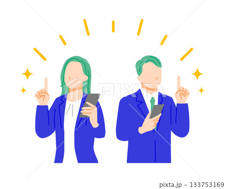 明るくポジティブな表情のスマホを持ったビジネスパーソンの男女のイラスト。フラットデザイン。 133753169