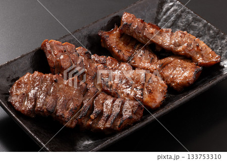 厚切り　豚タン　塩焼き 133753310