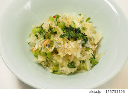大根刻み漬け、妻の手作り家庭料理、家庭で楽しむ夕ご飯、幸せ家族 大根刻み漬け、妻の手作り家庭料理、家庭で楽しむ夕ご飯、幸せ家族 133753596