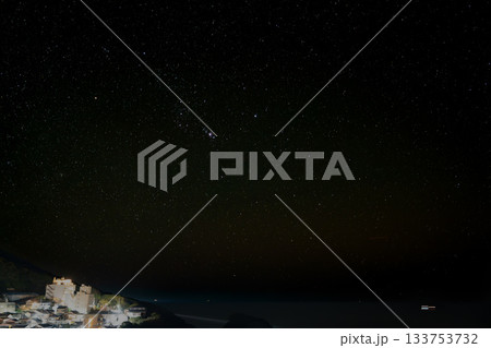 足摺岬の満天の星空とオリオン座の輝く夜景 足摺岬の満天の星空とオリオン座の輝く夜景 133753732