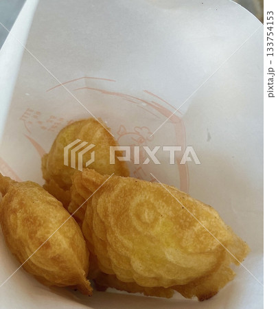 Bungeoppang, bungeo-ppang (Korean Fish Shaped Pastry), popular snack, cookies, sweet in winter streets of Korea. Bungeoppang (붕어빵) - Korean traditional national food, dish, cuisine. Japanese taiyaki Bungeoppang, bungeo-ppang (Korean Fish Shaped Pastry), popular snack, cookies, sweet in winter streets of Korea. Bungeoppang (붕어빵) - Korean traditional national food, dish, cuisine. Japanese taiyaki 133754153