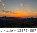 海南高原カントリークラブから望む夕日と風車のシルエット 海南高原カントリークラブから望む夕日と風車のシルエット 133754897