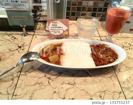 野菜カレーと牛すじのトマトクリームカレー 133755237