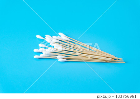 A swab clean health care top view,cotton bud on blue background. 133756961
