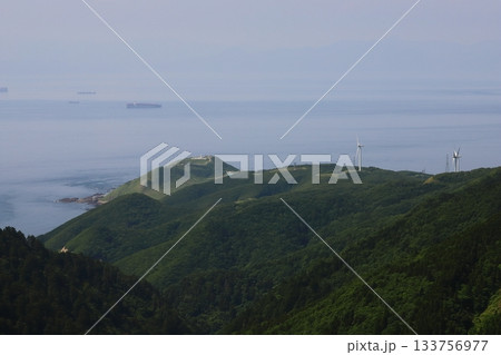 青森　中泊　眺瞰台から望む竜飛崎 133756977