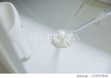お風呂の床掃除 133757645