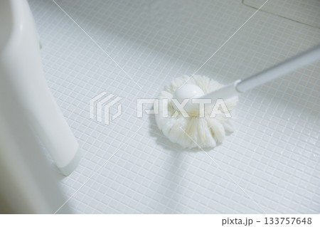 お風呂の床掃除 133757648