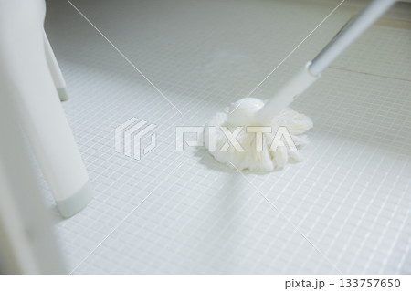 お風呂の床掃除 133757650