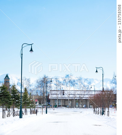 冬の北海道美瑛町美瑛駅裏から見た風景 冬の北海道美瑛町美瑛駅裏から見た風景 133758308