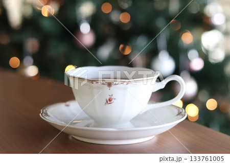 クリスマスツリーと紅茶 133761005