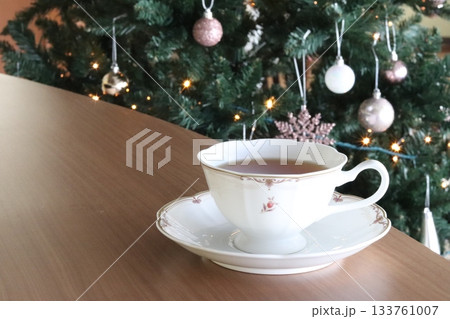 クリスマスツリーと紅茶 133761007