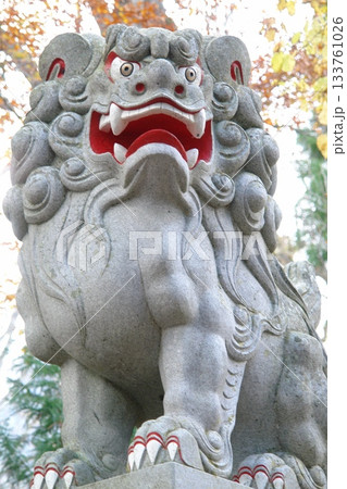 神社の石造狛犬像 133761026