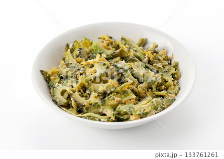 卵とゴーヤのみのシンプルなゴーヤーチャンプルー 133761261