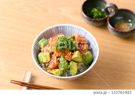 アボカドサーモン丼 133761983