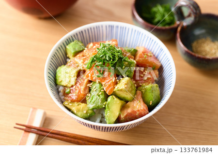 アボカドサーモン丼 133761984