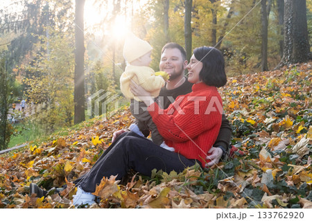 Family Enjoying Autumn in the Park Family Enjoying Autumn in the Park 133762920