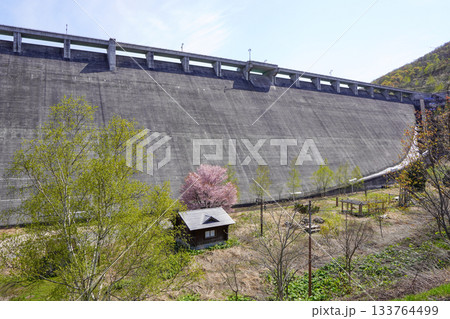春の朝里ダム(重力式コンクリートダム) 春の朝里ダム(重力式コンクリートダム) 133764499