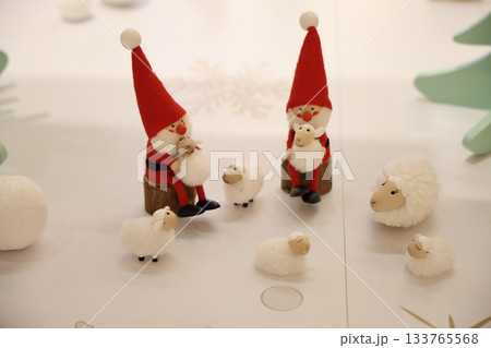 クリスマスのイメージ かわいいサンタクロース クリスマスのイメージ かわいいサンタクロース 133765568