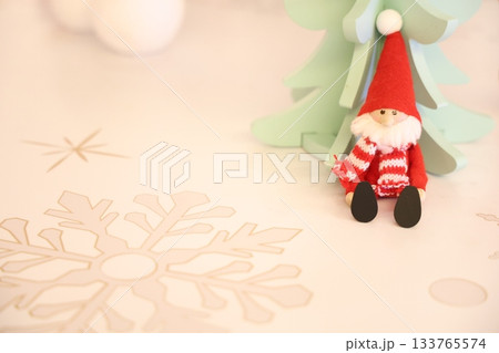 クリスマスのイメージ　かわいいサンタクロース 133765574