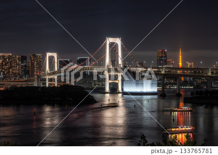 Rainbow Bridge in Tokyo at Night 133765781