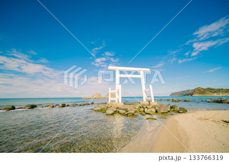 糸島の桜井二見ヶ浦の夫婦岩 133766319