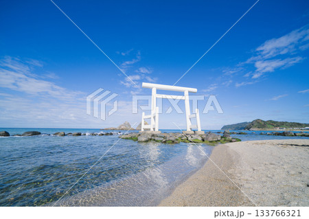 糸島の桜井二見ヶ浦の夫婦岩 133766321