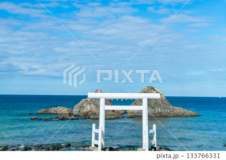 糸島の桜井二見ヶ浦の夫婦岩 133766331