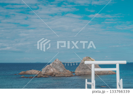 糸島の桜井二見ヶ浦の夫婦岩 133766339