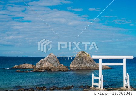 糸島の桜井二見ヶ浦の夫婦岩 133766343
