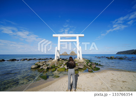 糸島の桜井二見ヶ浦の夫婦岩 133766354
