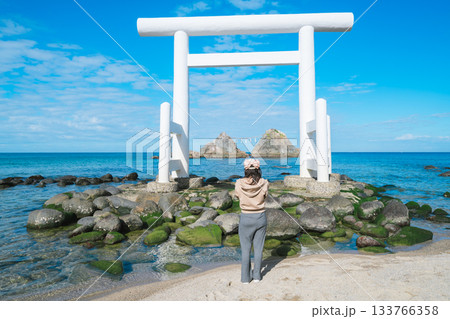 糸島の桜井二見ヶ浦の夫婦岩 133766358