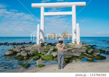 糸島の桜井二見ヶ浦の夫婦岩 133766360